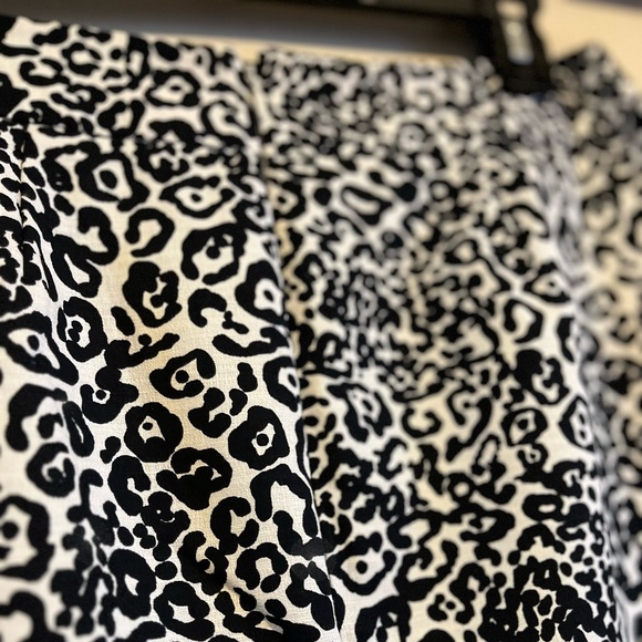 Ann Taylor ivory black animal print pencil skirt - Picture 4 of 7